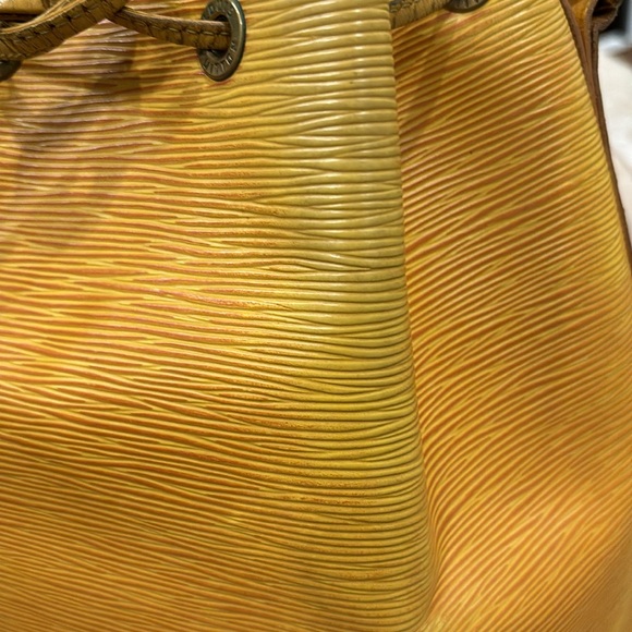Louis Vuitton Epi Bucket Bag~GUC~Preloved - Picture 5 of 16